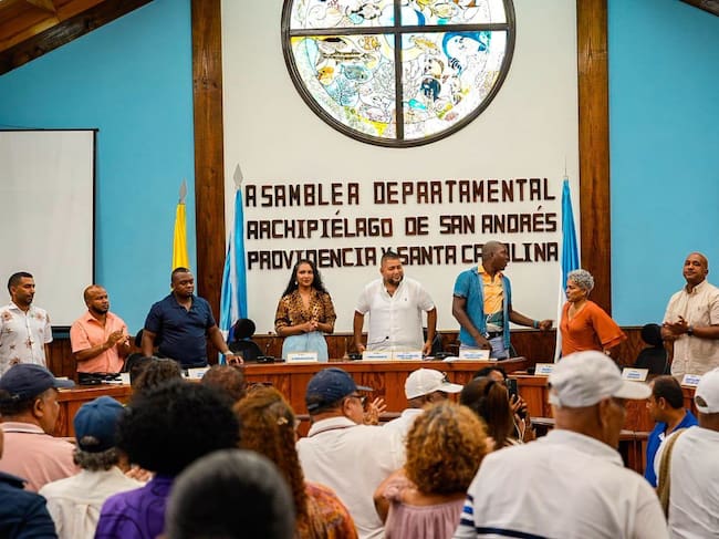 Vilma Jay se posesionó como Gobernadora encargada de San Andrés. Foto: Asamblea Departamental de San Andrés.