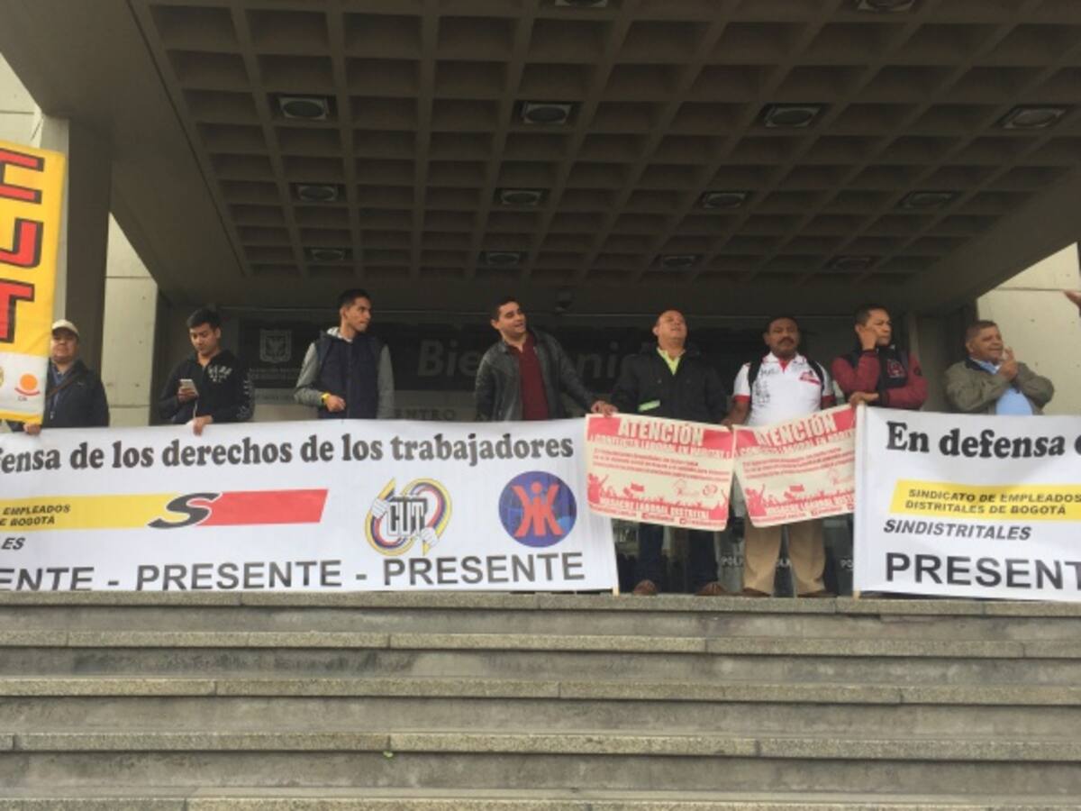 Trabajadores protestan por despidos masivos en el Distrito