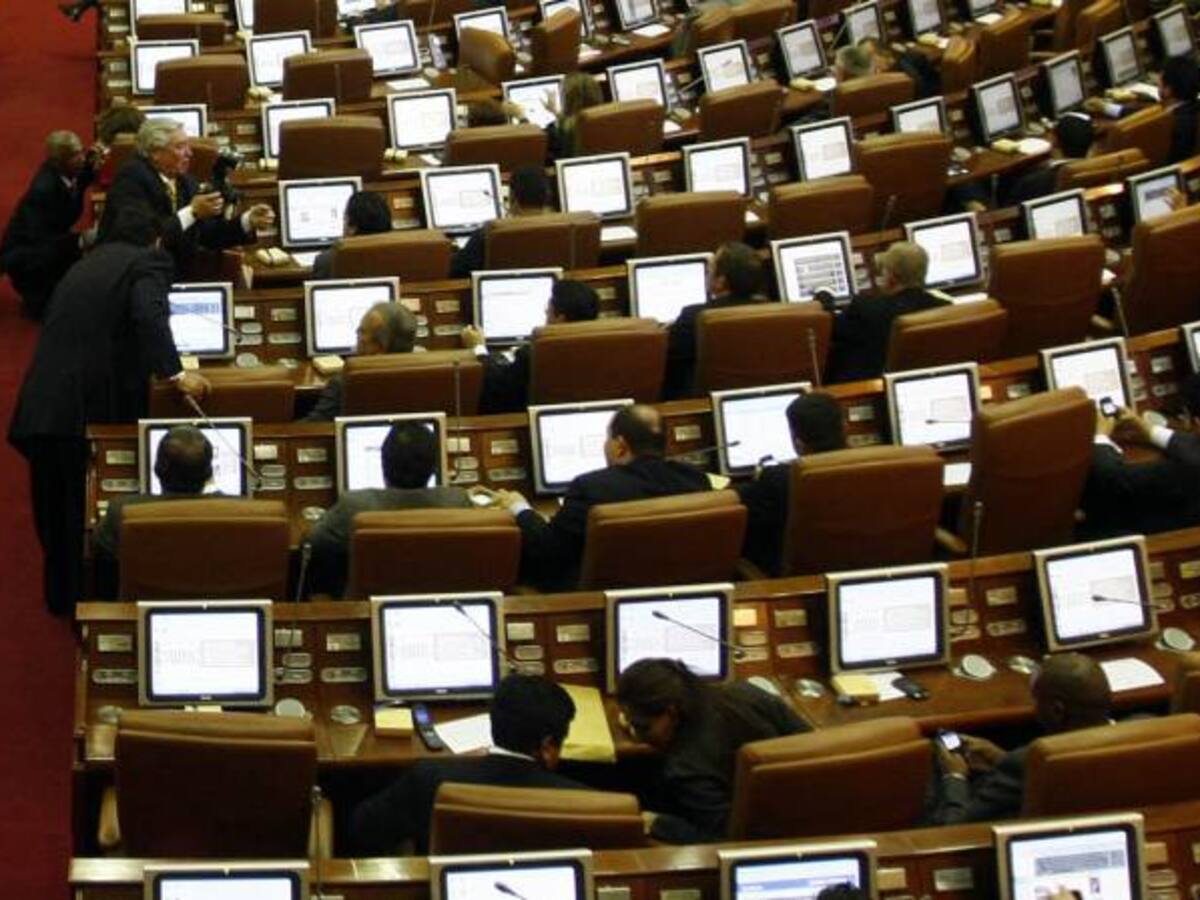Ausentismo vuelve a aplazar discusión de la JEP