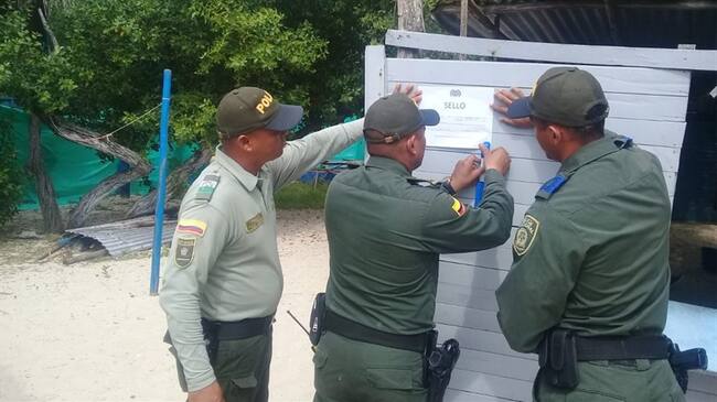 El local de Playa Blanca, donde pretendían cobrar más de medio millón de pesos por unas bebidas, fue sellado. Foto: Cortesía Policía de Cartagena