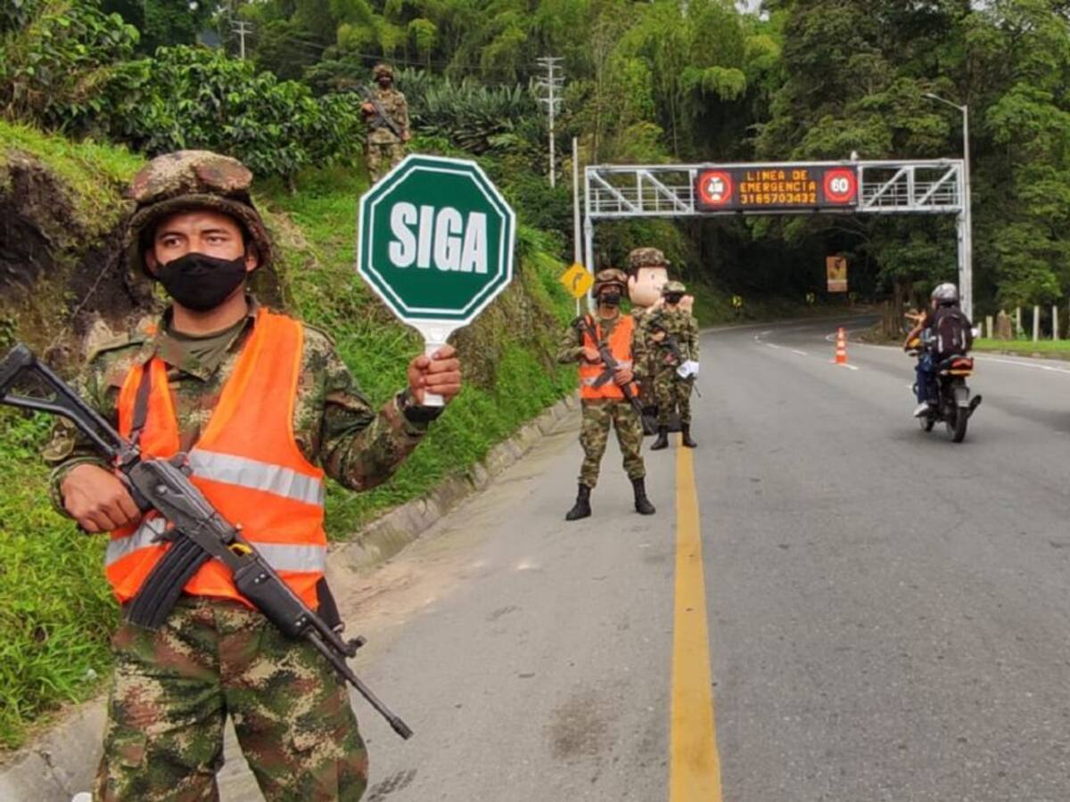 800 Soldados de la Octava Brigada del ejército en vías del eje cafetero