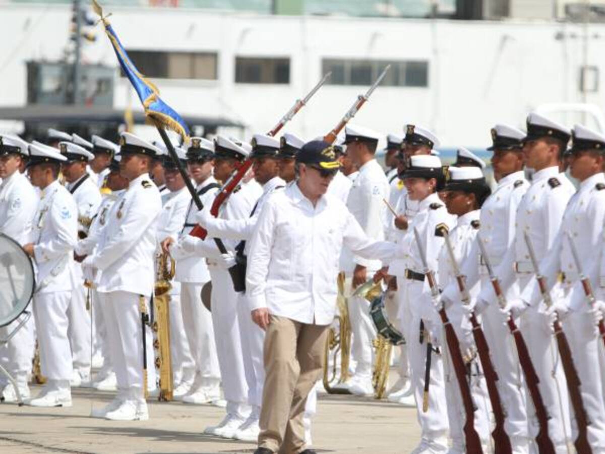 Otros 22 coroneles y capitanes de Navío a curso de ascenso