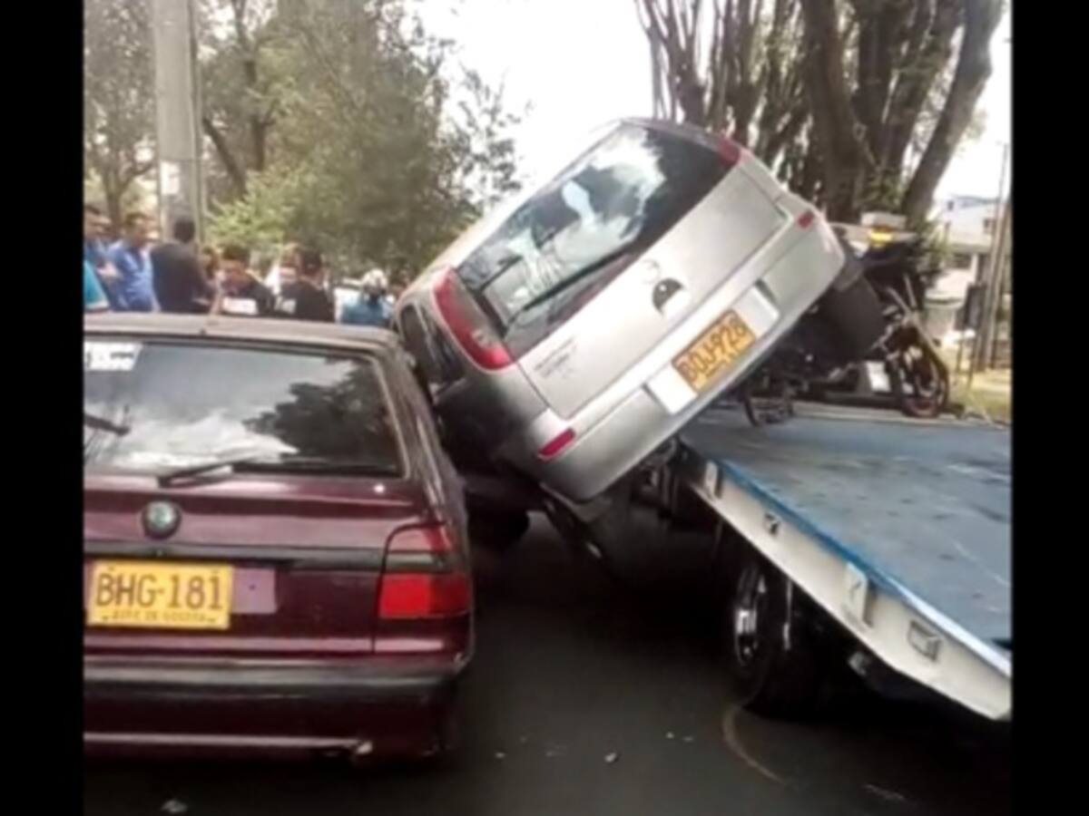 Sancionan a conductor que dejó caer un vehículo inmovilizado