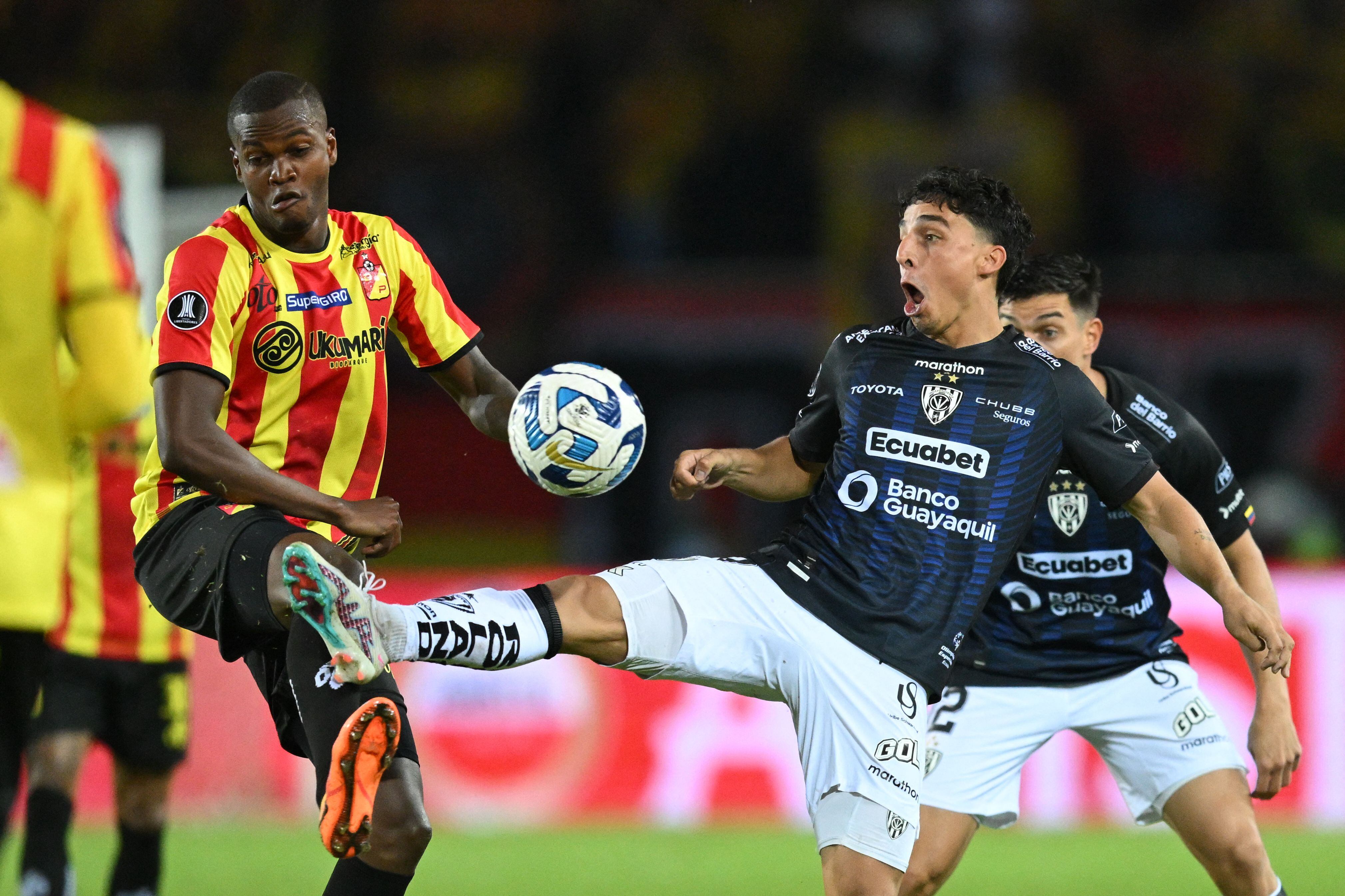 Larry Angulo con Deportivo Pereira  (Photo by RAUL ARBOLEDA/AFP via Getty Images)