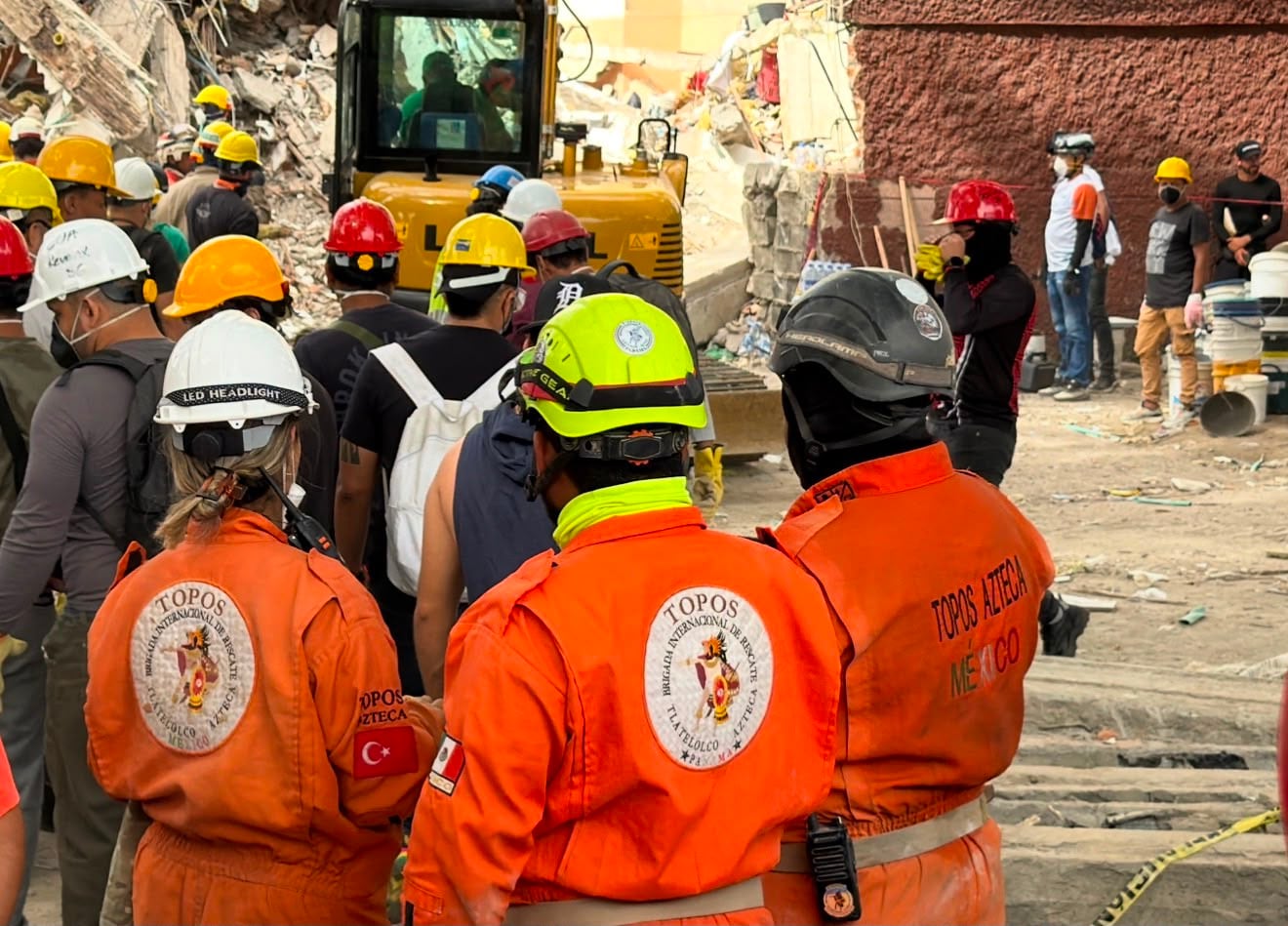 Topos Azteca agradecen respaldo para llegar a Cali mientras continúan labores de rescate