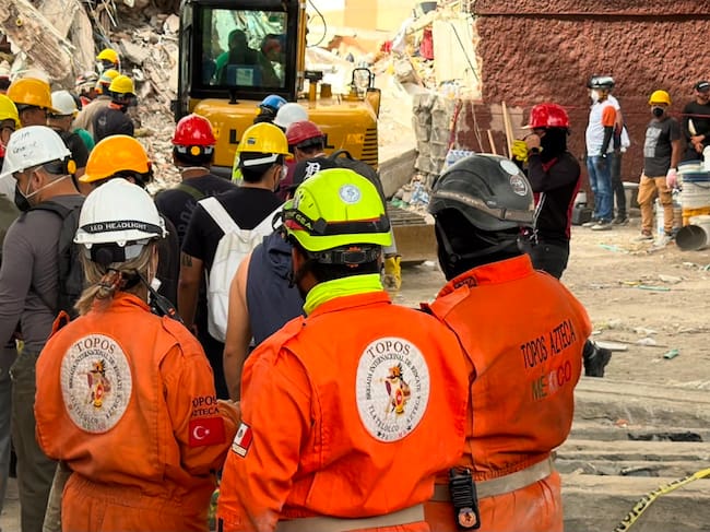 Topos Azteca agradecen respaldo para llegar a Cali mientras continúan labores de rescate