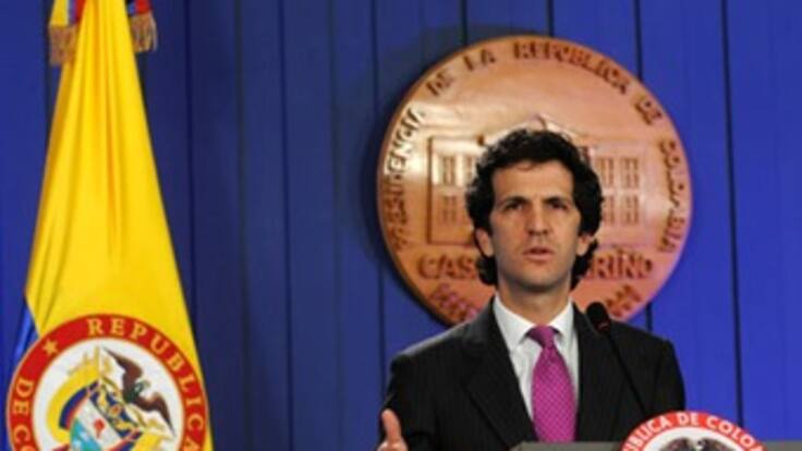 Descartan que Canciller porte el virus AH1N1. Esperan pruebas a Mindefensa