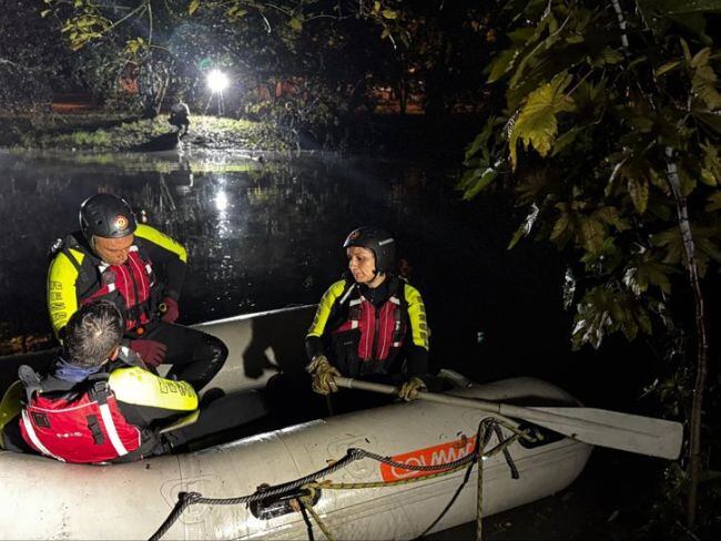 Adulto mayor falleció tras caer a un canal de aguas en el norte de Bogotá. Foto: Cuerpo Oficial de Bomberos Bogotá