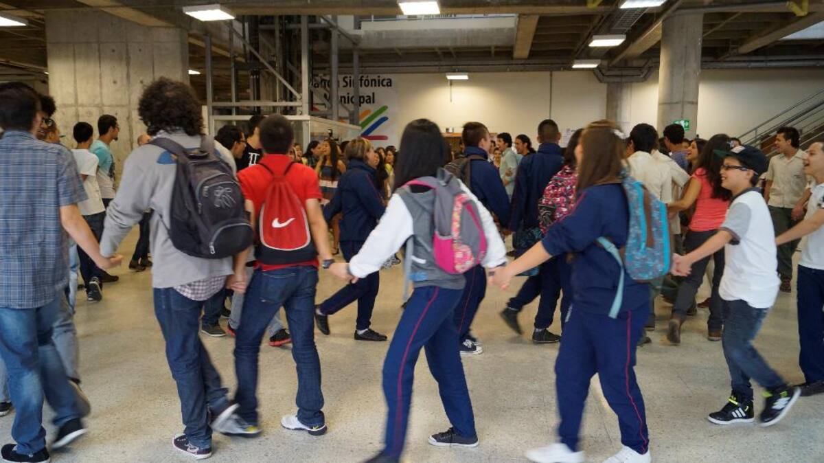 Taller 'Fundacion Mi Sangre' con los estudiantes de la Institución Educativa Aquilino Bedoya y la Institución Educativa Mundo Nuevo.