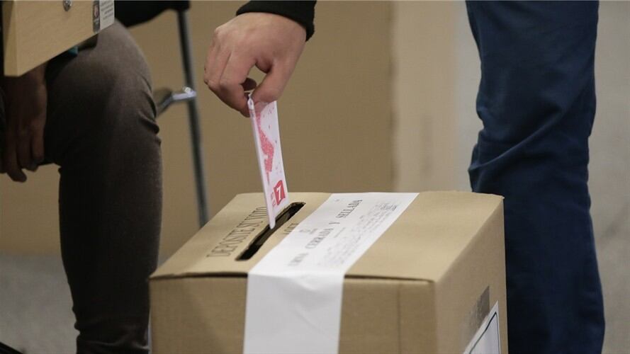 Según el senador, Fernando Araujo, los candidatos estarían ofrendo cien mil pesos por votos y cincuenta mil pesos por zonificación en otros municipios. Foto: Colprensa