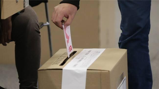 Según el senador, Fernando Araujo, los candidatos estarían ofrendo cien mil pesos por votos y cincuenta mil pesos por zonificación en otros municipios. Foto: Colprensa