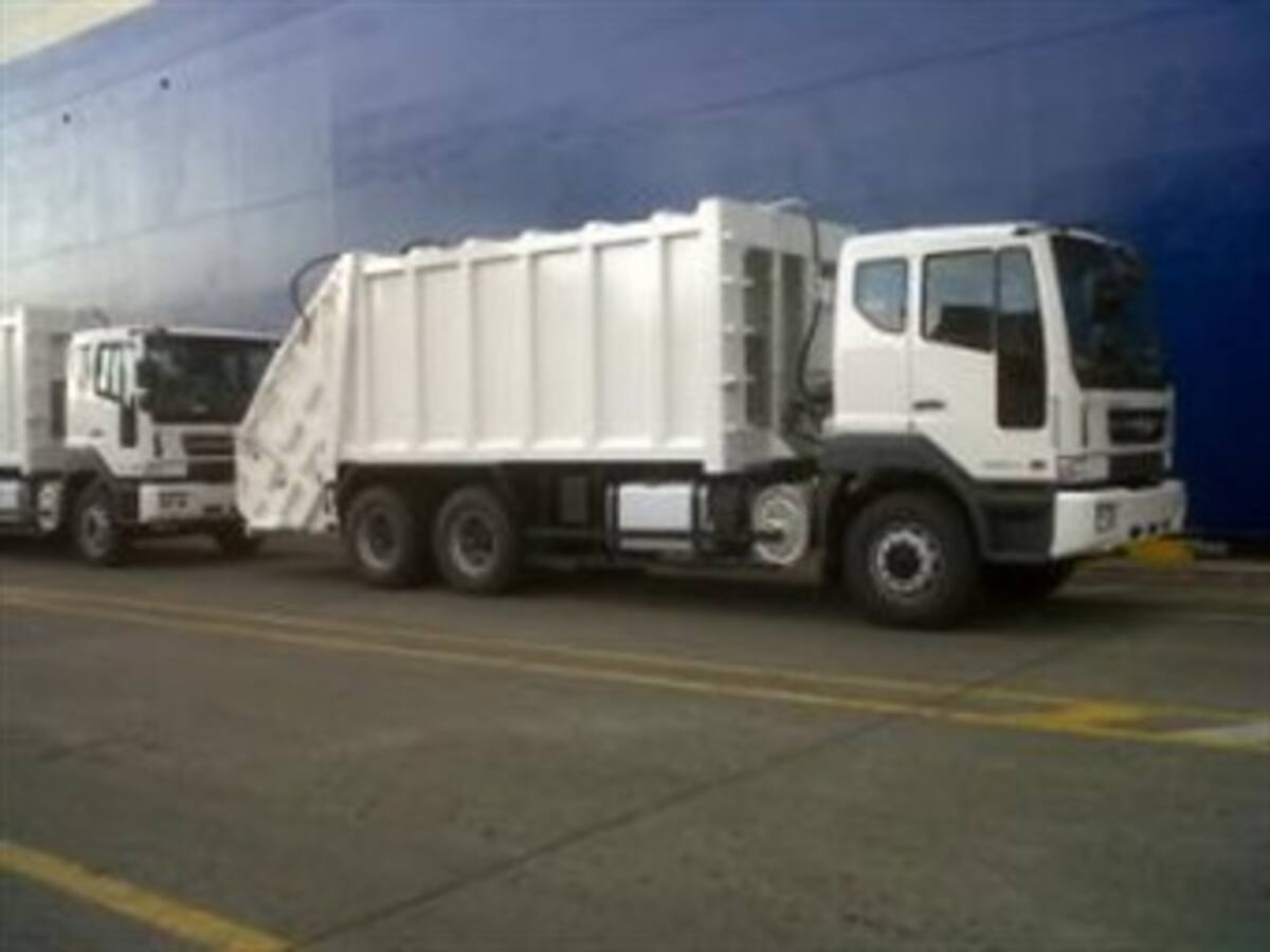Daewoo entregó todos los compactadores al Distrito para la recolección de basuras