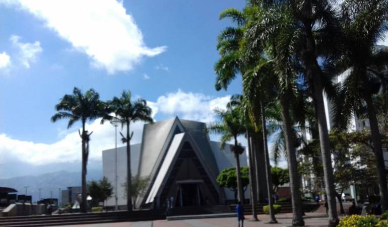 Facebook caracol radio Armenia 1150am línea whatsapp 3155681277