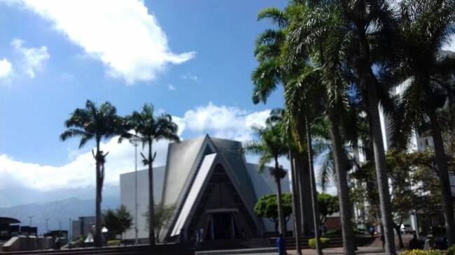 Facebook caracol radio Armenia 1150am línea whatsapp 3155681277