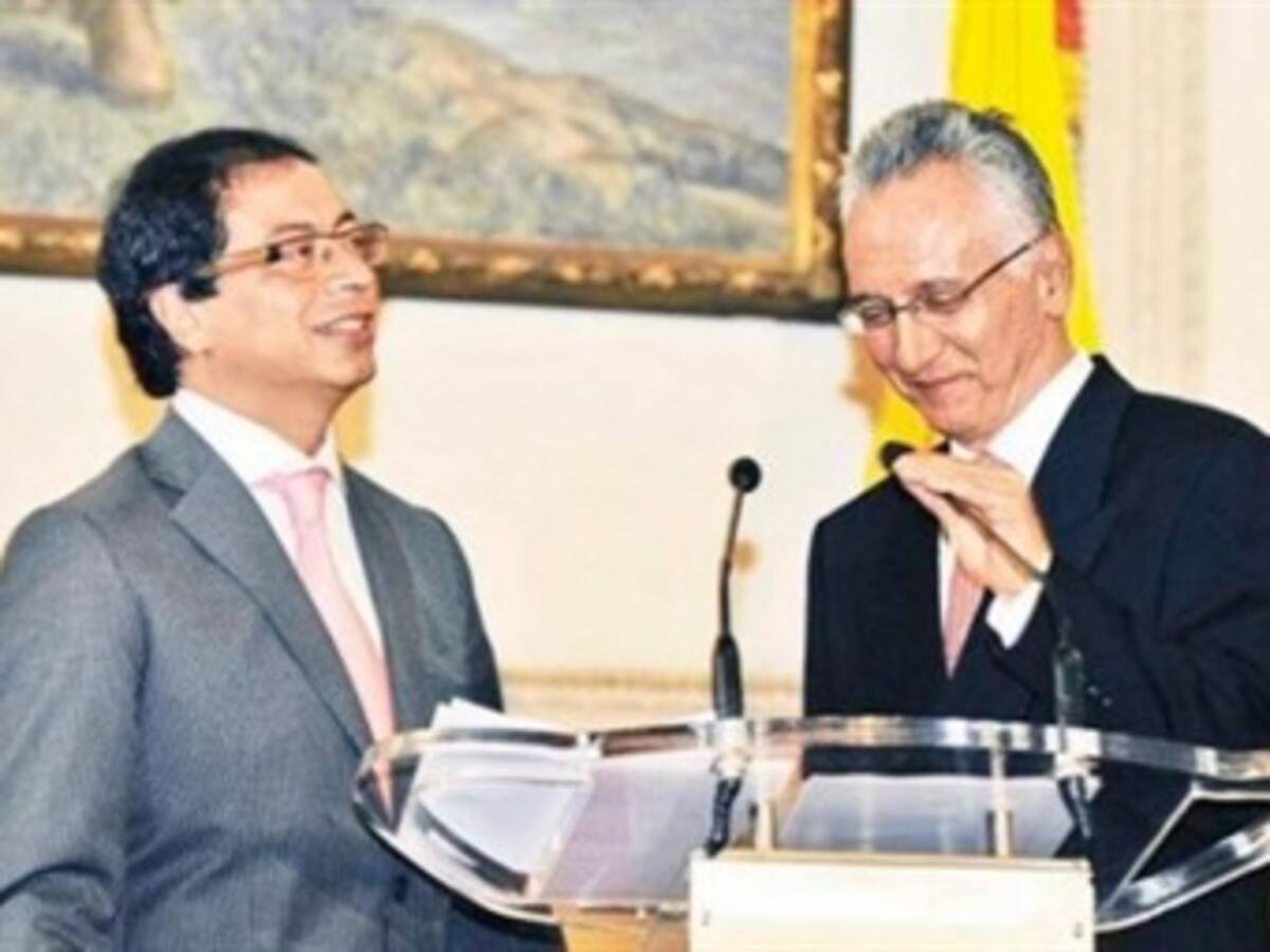 Petro atribuye a presencia del Distrito en Ciudad Bolívar amenazas de 'Los Rastrojos'