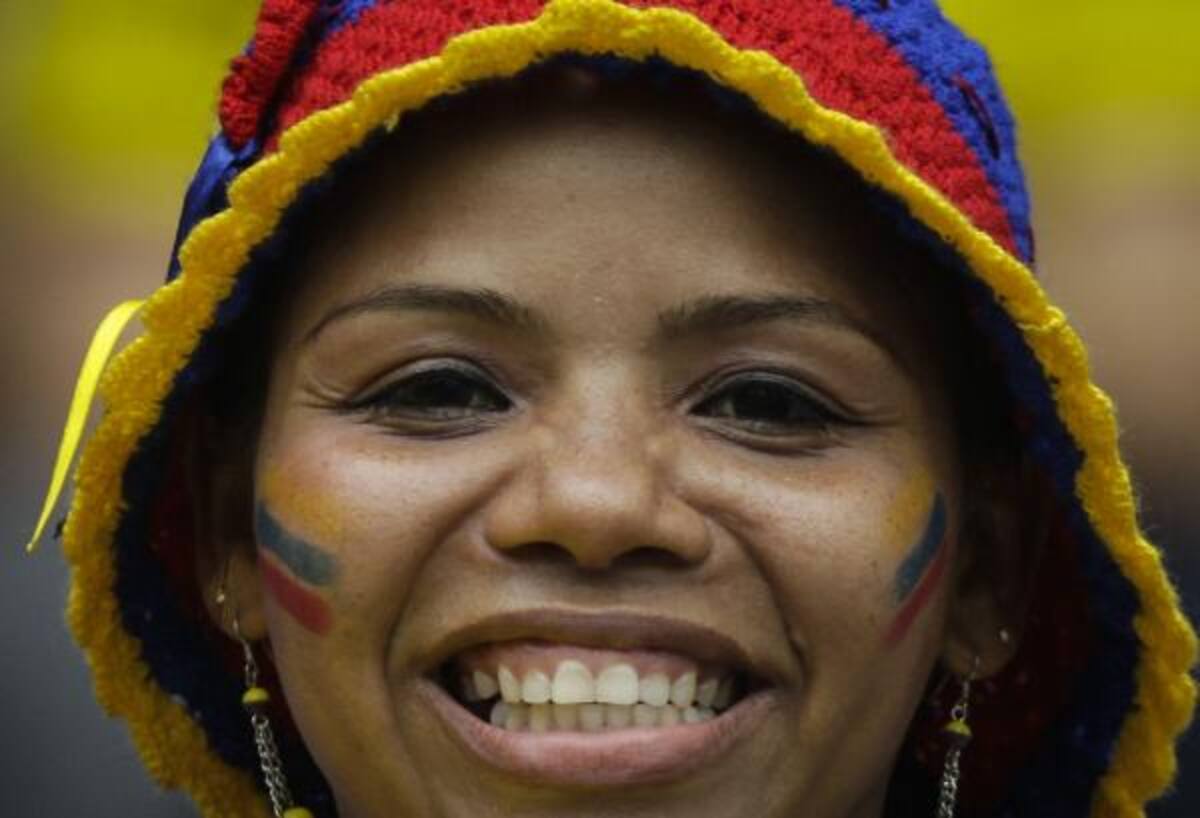 A pesar de la fuerte lluvia que cayó en Barranquilla, los aficionados llegan al estadio Metropolitano para apoyar a la Selección Colombia en su partido ante Perú. Foto: Colprensa