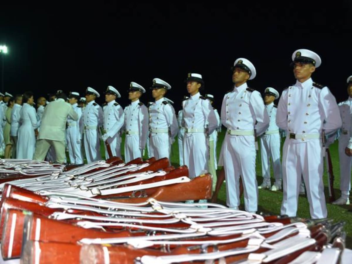 132 cadetes de Escuela Naval Almirante Padilla en Cartagena fueron graduados
