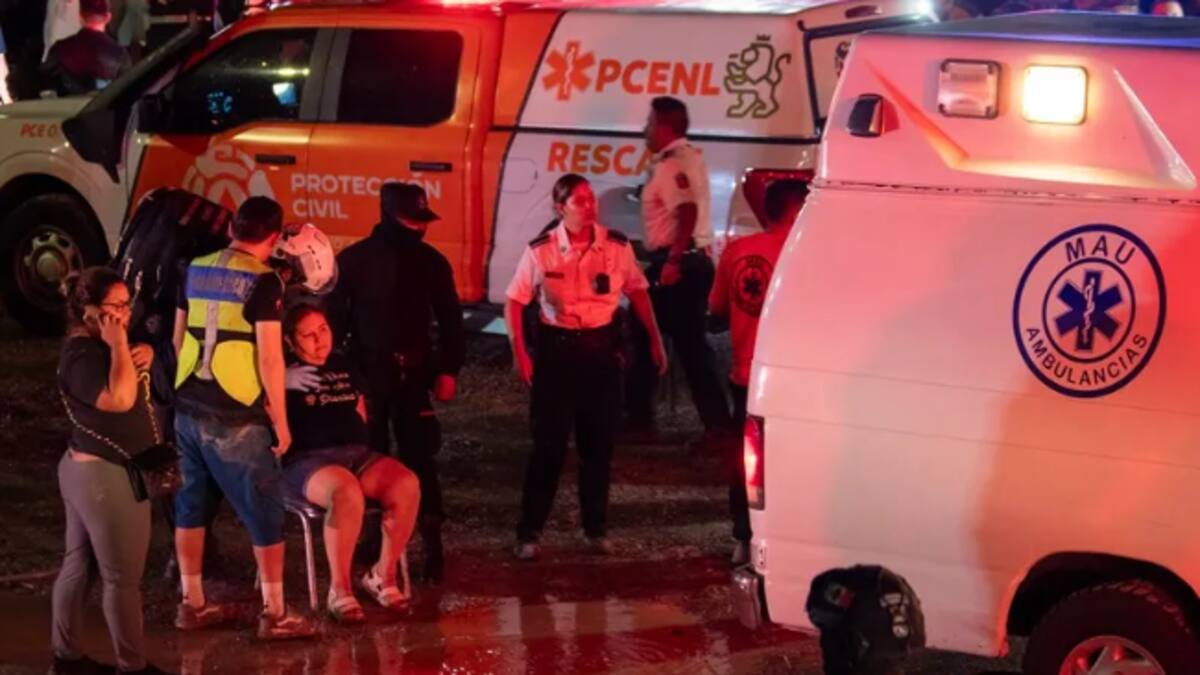 9 muertos y 50 heridos tras caída de tarima en evento de candidato presidencial en México