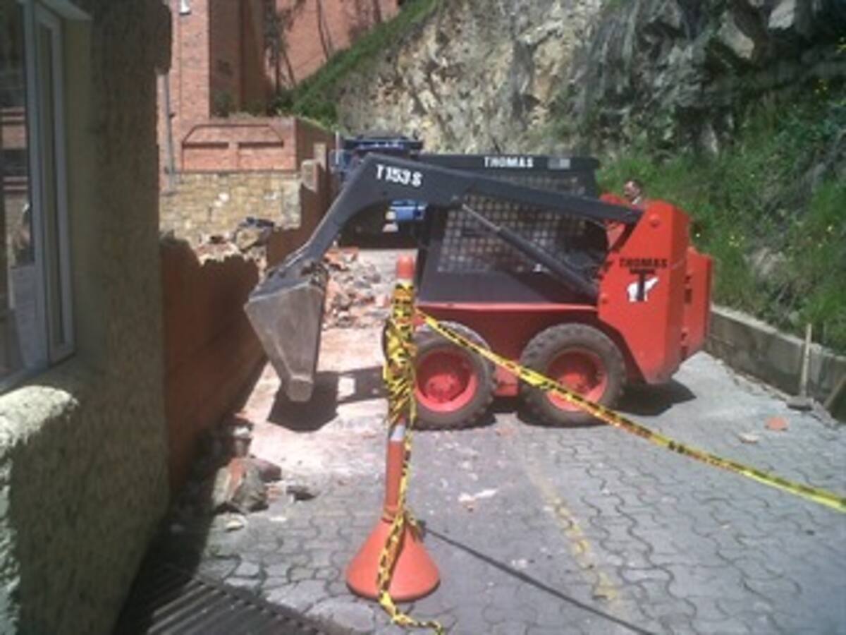 Con la demolición de un muro recuperan espacio público en el norte de Bogotá