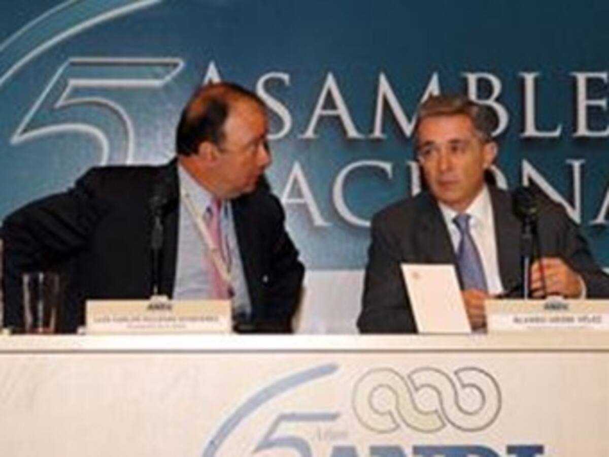 Uribe abre caminos para hacer las paces con Ecuador y Venezuela