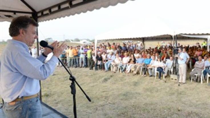 Gobierno anterior engañó a los colombianos a quienes les prometió vivienda gratis: Santos