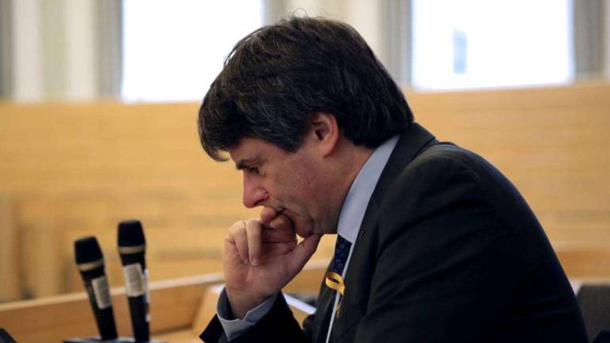 Juez mantiene en prisión a Puigdemont mientras tramita su entrega a España