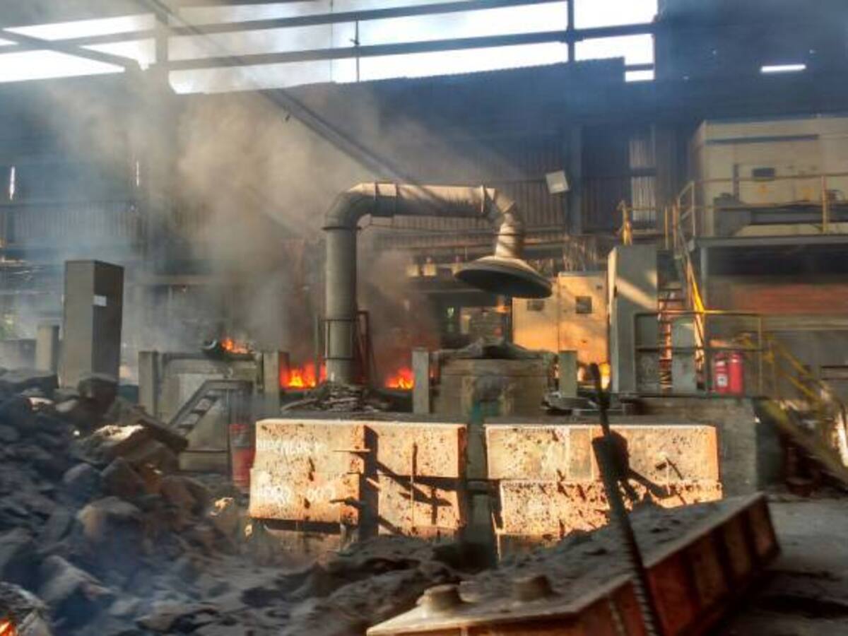 Dos lesionados y daños materiales por incendio en Acopi yumbo