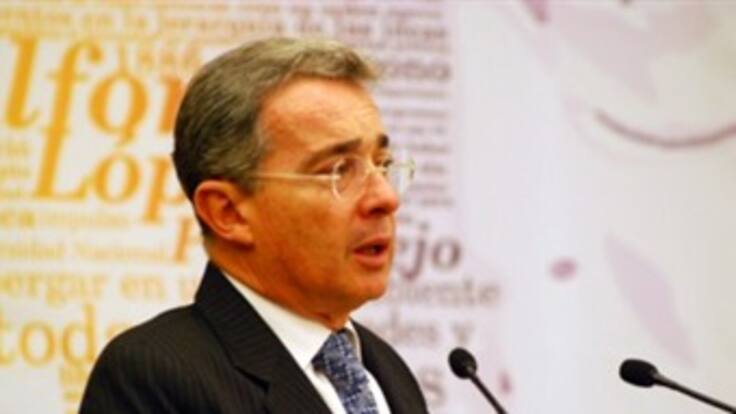 Uribe quedó con ganas de venir a Colombia y fundar una universidad