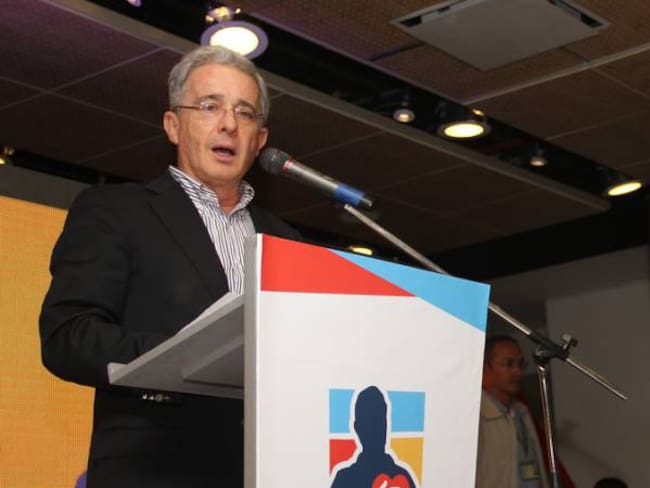 Sería inútil diálogo con el Gobierno: Uribe