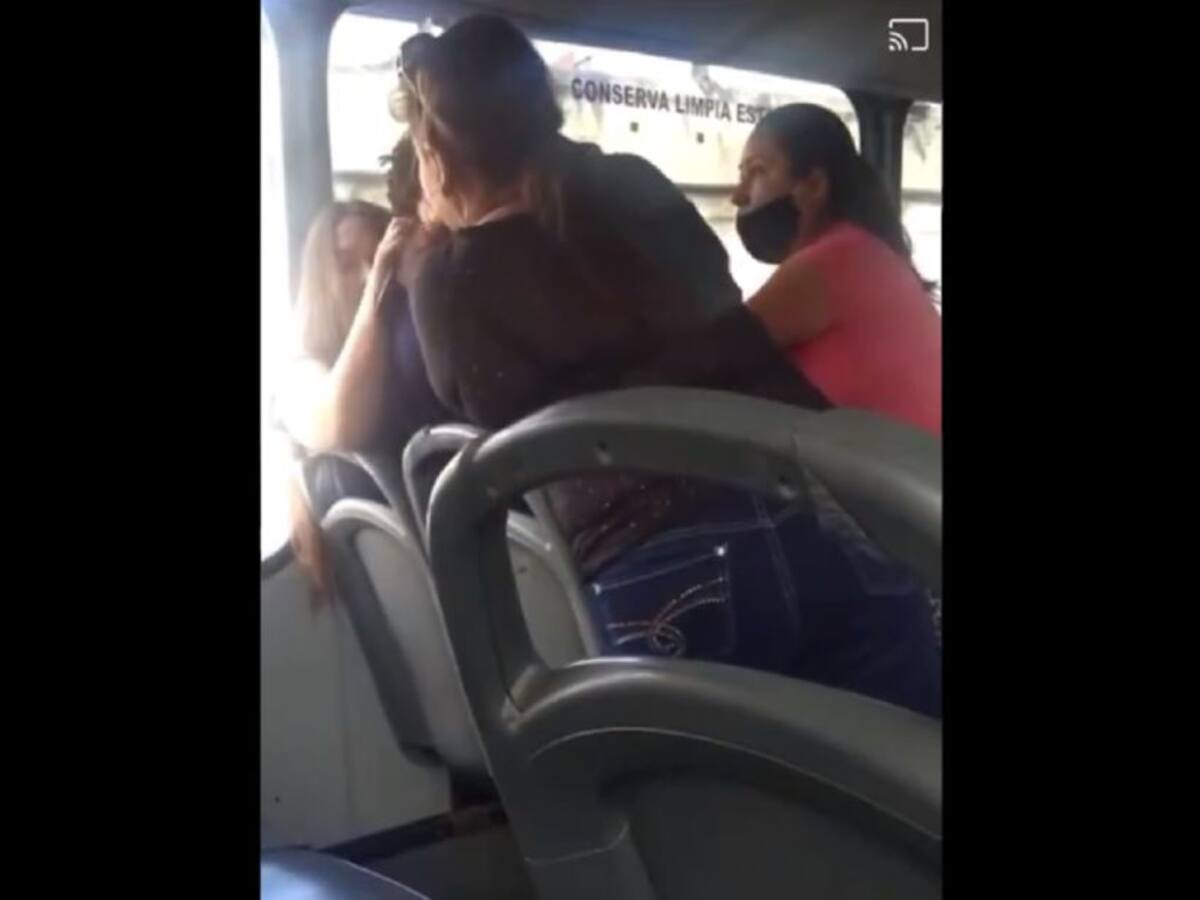 Fuerte riña: mujer encontró a su pareja con amante en bus intermunicipal