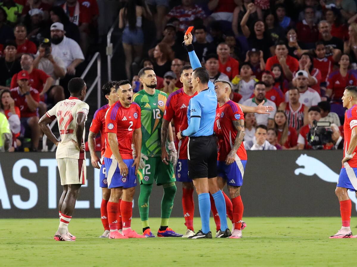 Arturo Vidal estalló contra Wilmar Roldán: “Otra vez robando, siempre lo mismo”