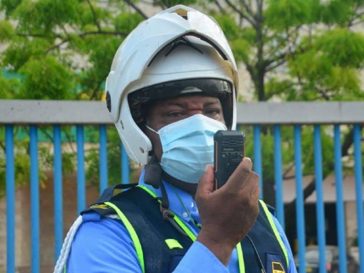 En Cartagena agentes del DATT recibieron equipos de comunicación