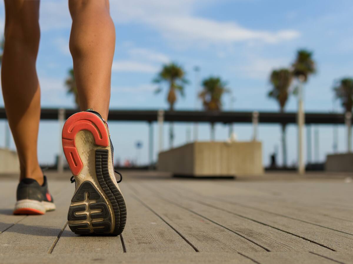 Esto debe caminar al día para prevenir enfermedades como diabetes o depresión