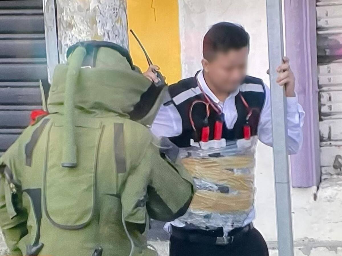 Ecuador: Policía desactiva explosivos que extorsionistas habrían pegado a un hombre