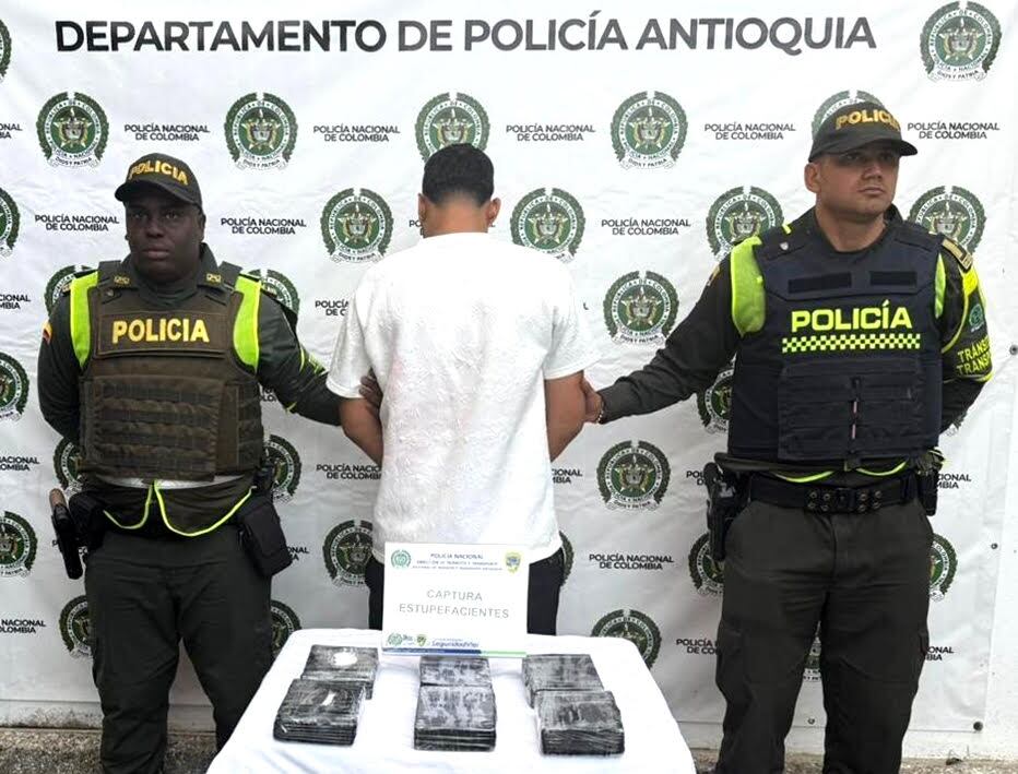 El capturado es un hombre de 28 años, natural de Sogamoso, Boyacá, quien fue puesto a disposición de la Fiscalía URI de Rionegro. Foto: Policía Antioquia.