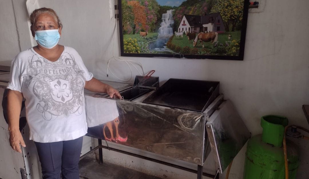 Beatriz Pitalúa es una adulta mayor que quiere cocinar alimentos para entregarlos con un valor simbólico de $1.000