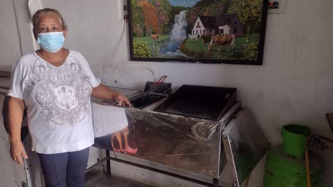 Beatriz Pitalúa es una adulta mayor que quiere cocinar alimentos para entregarlos con un valor simbólico de $1.000