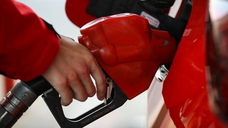 Subir el precio de la gasolina tiene un efecto en inflación: director de Crédito Público
