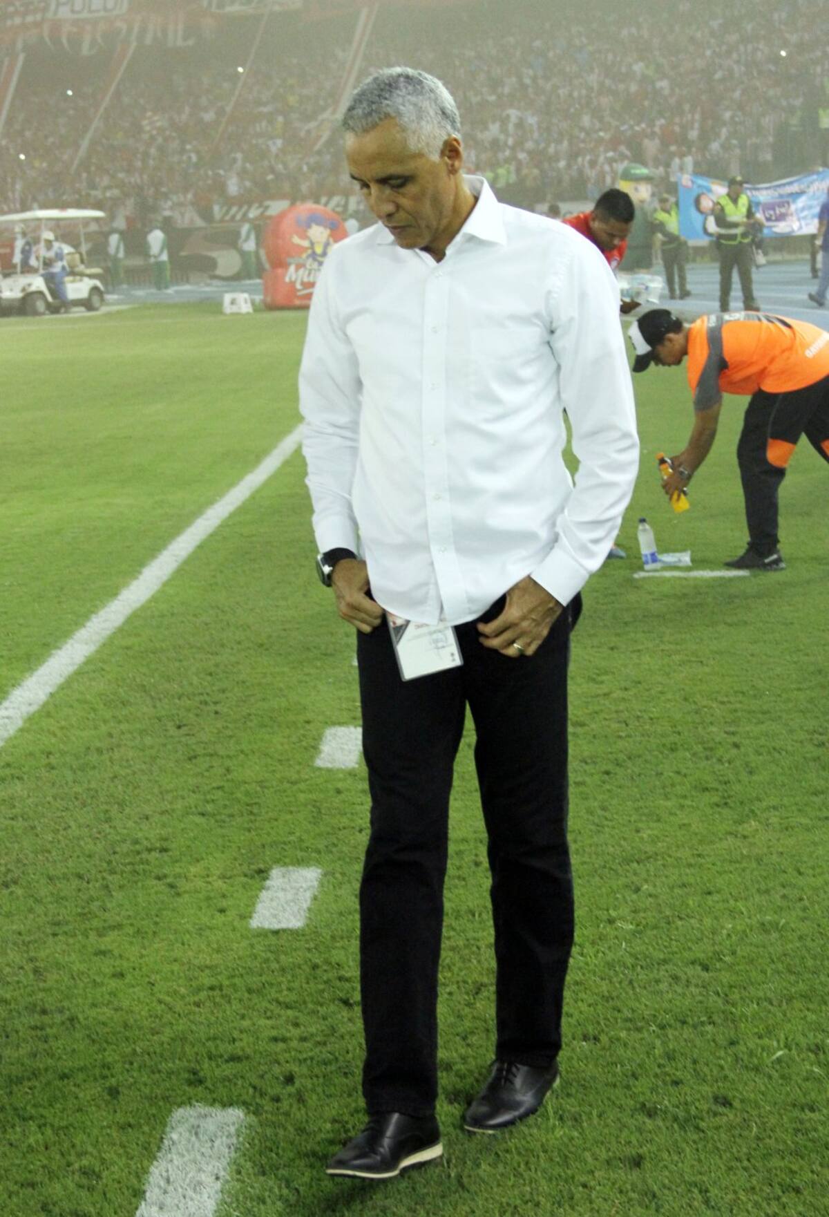 Alexis Mendoza busca su primer título en el banco 'tiburón'.