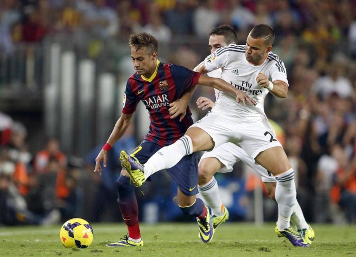 El conjunto catalán derrotó 2-1 a Real Madrid, en el clásico de la fecha 10 en España. Los goles de Barcelona fueron de Neymar y Alexis Sánchez. Jesé descontó para Real Madrid.