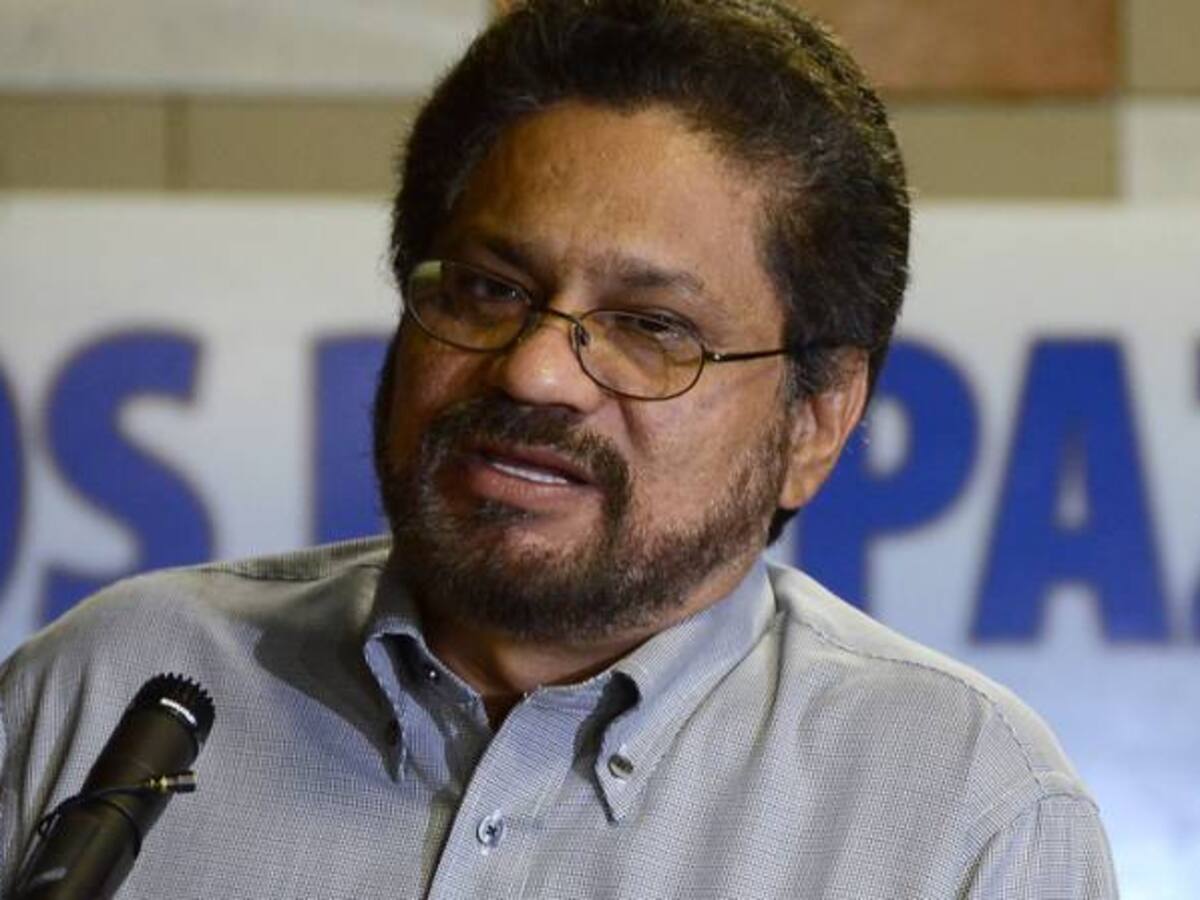 La paz es “irrealizable” si persiste la amenaza del fenómeno del paramilitarismo: Farc