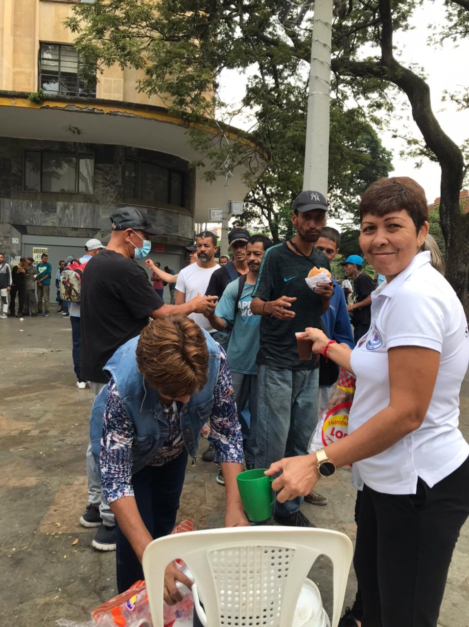 Reparten desayunos en el Bronx de Medellín