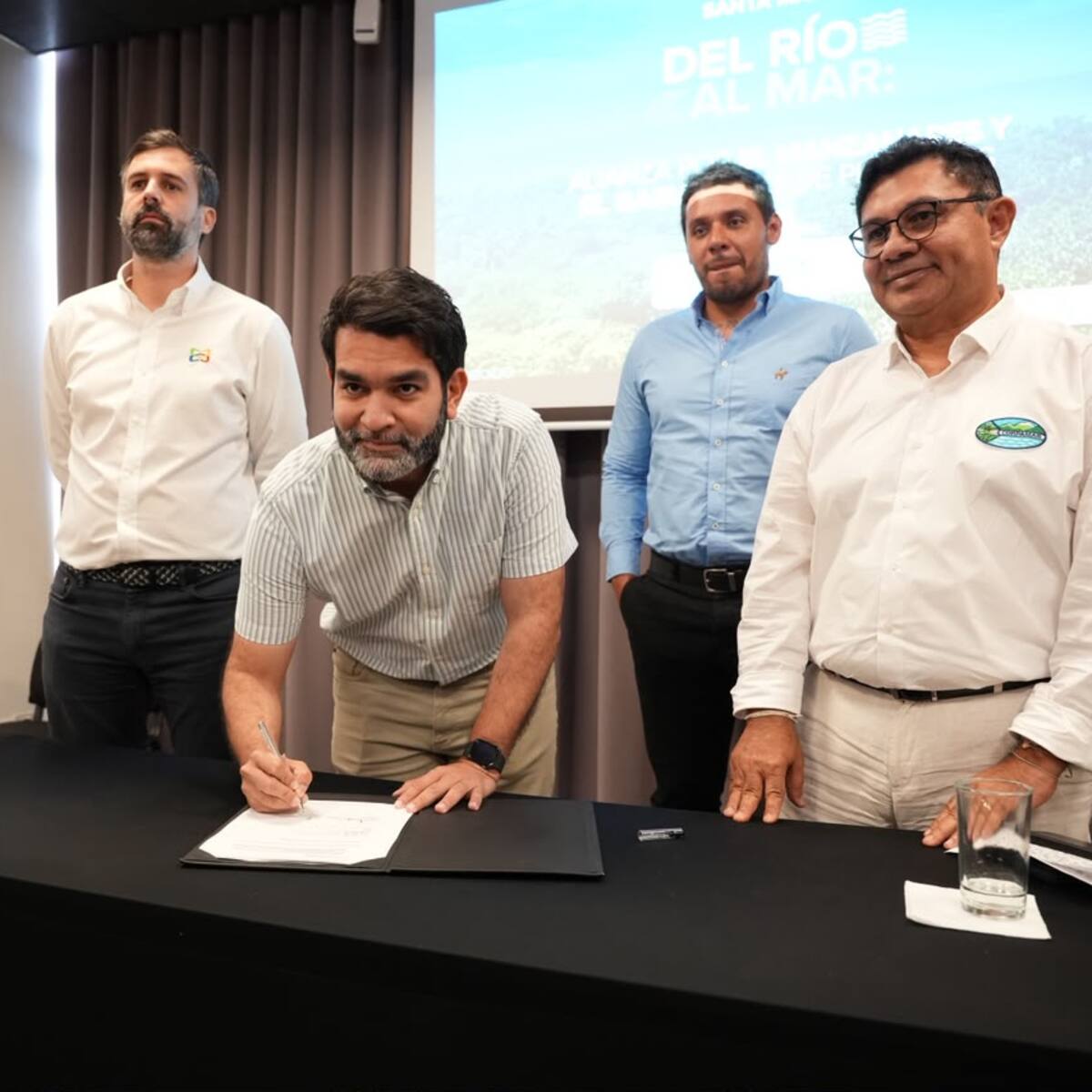 Firmado memorando de entendimiento para combatir la contaminación por plásticos en Santa Marta