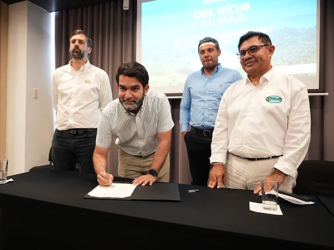 Firmado memorando de entendimiento para combatir la contaminación por plásticos en Santa Marta/ Cortesia