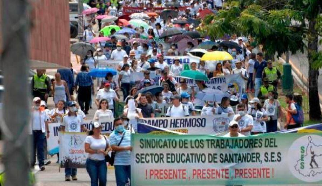 Plantón de sindicatos en Bucaramanga.