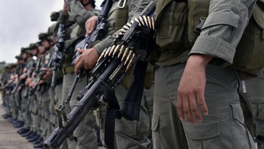El Ejército Nacional confirmó que un soldado resultó herido con un impacto de su arma de dotación. Foto: Getty Images