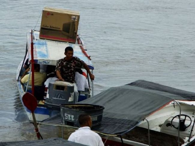 Caravanas fluviales escoltan embarcaciones en el río Magdalena
