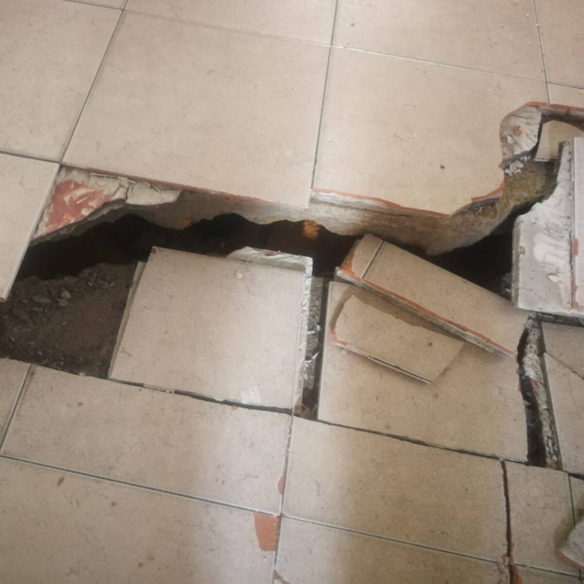 Por remoción en masa, evacúan 6 viviendas en Bucaramanga