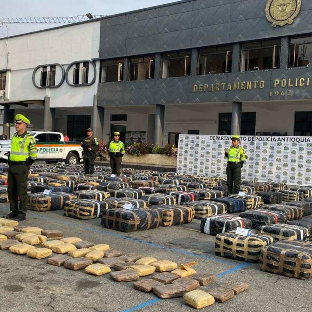 Se incautaron 4.4 toneladas de marihuana en un tractocamión que transportaba gaseosas