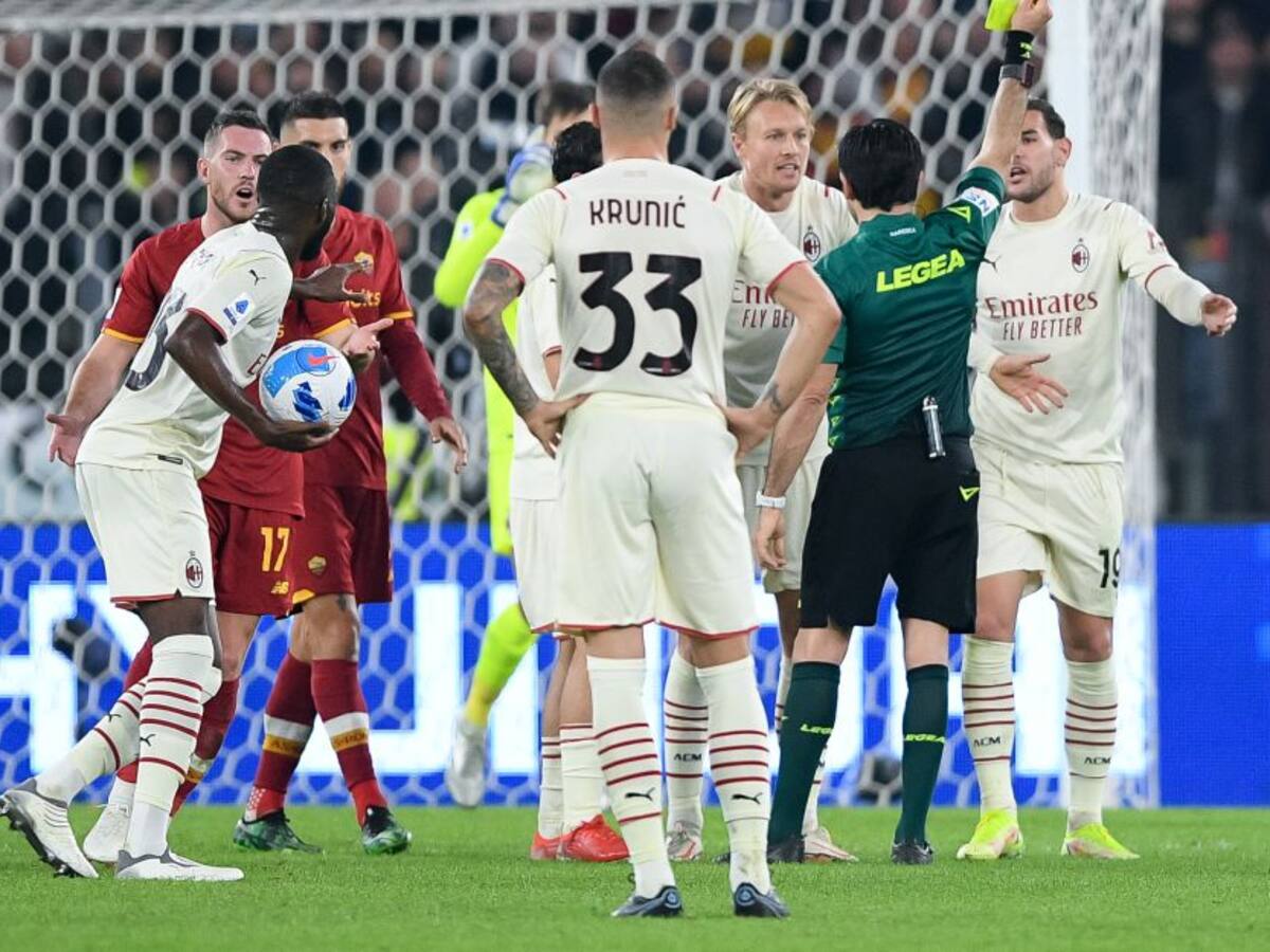 Árbitros bajo vigilancia por demasiados penales pitados en la Serie A